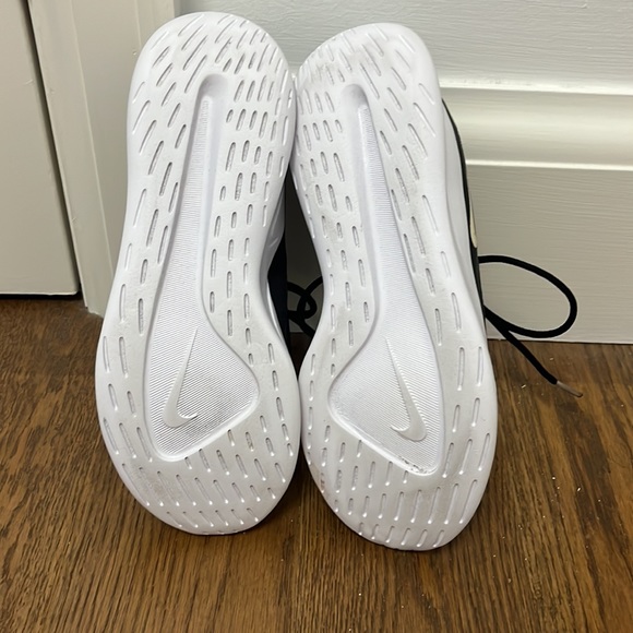 Black and white Nike Viale running shoes - Picture 2 of 4